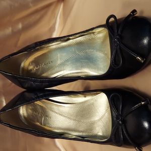 Tahari leather shoes